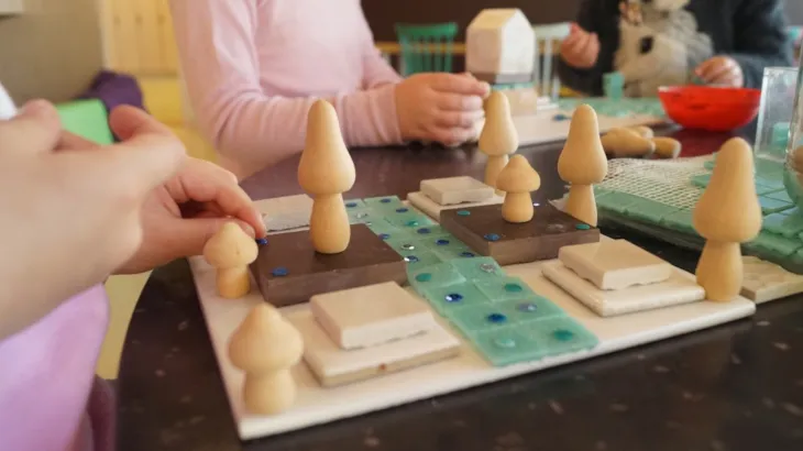 Å holde på med Remida-materiale