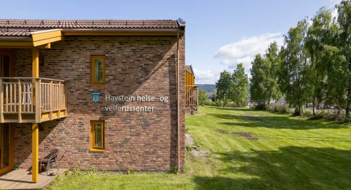 Bygning med teksten Havsten helse- og velferdssenter