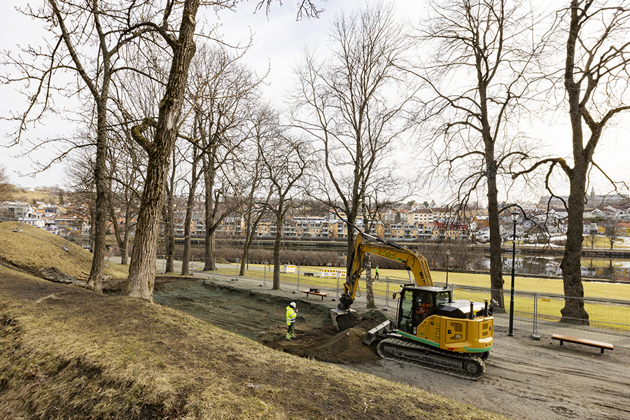 Elektrisk gravemaskin på Marinen