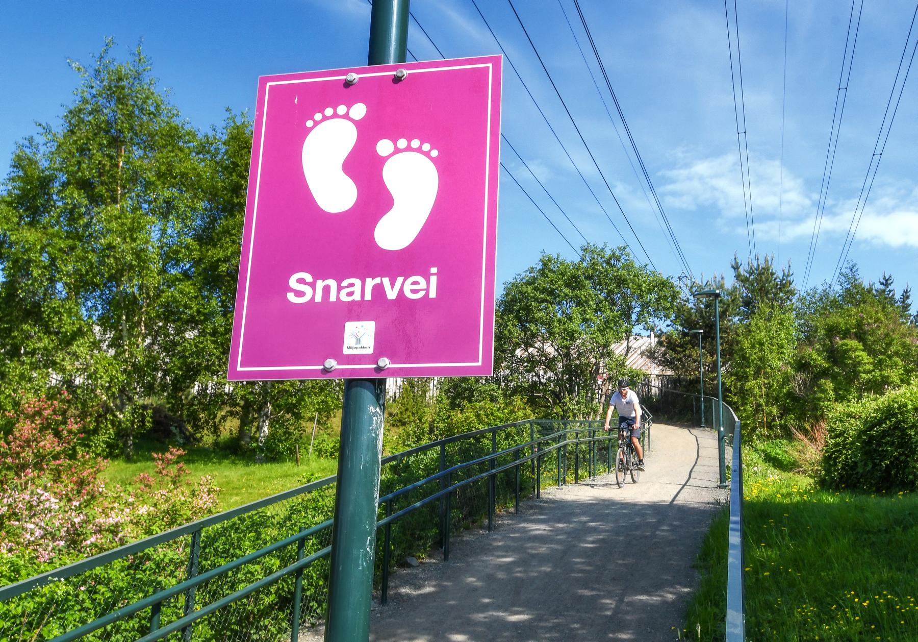 skilt som viser snarvei