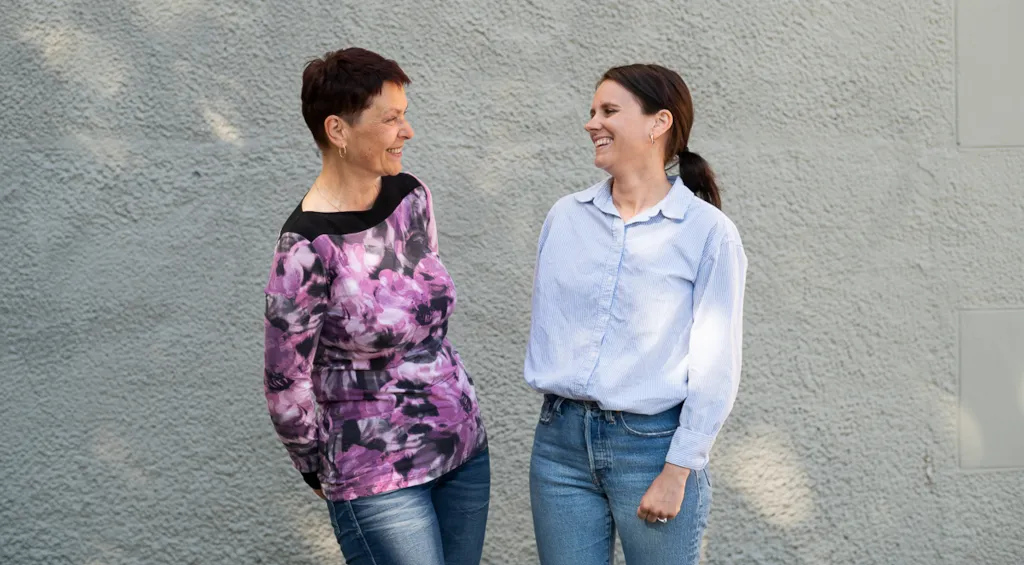 Olena Zelenska (til venstre) sammen med avdelingsleder ved helse- og velferdssenteret, Marthe Lauritsen Sessen, (til høyre).