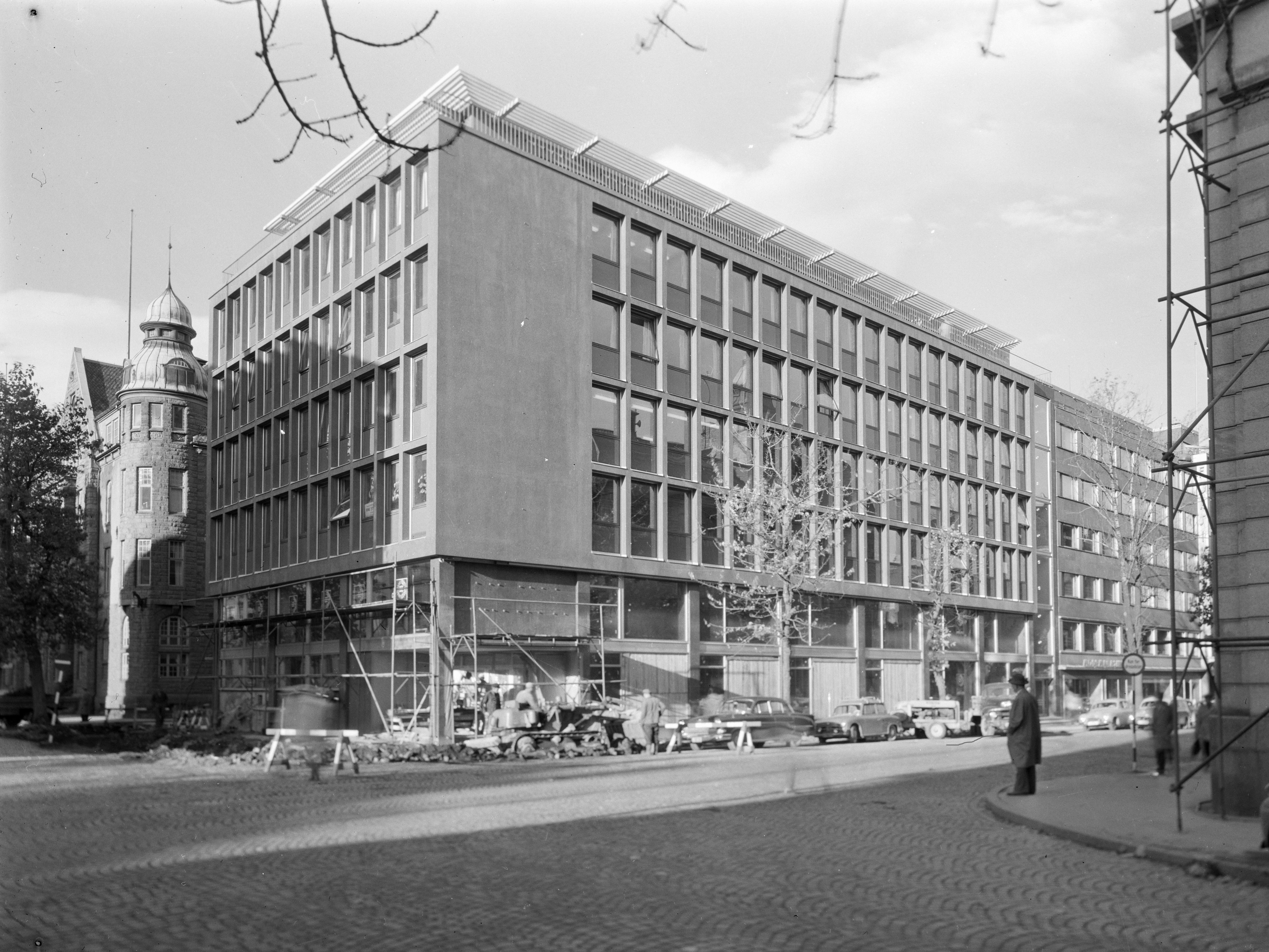 Historisk bilde av bygningen i sort hvitt