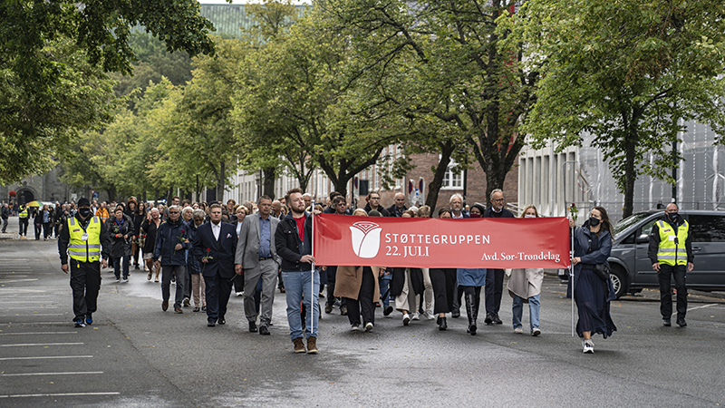 Rosetoget går ned Munkegata til Torvet