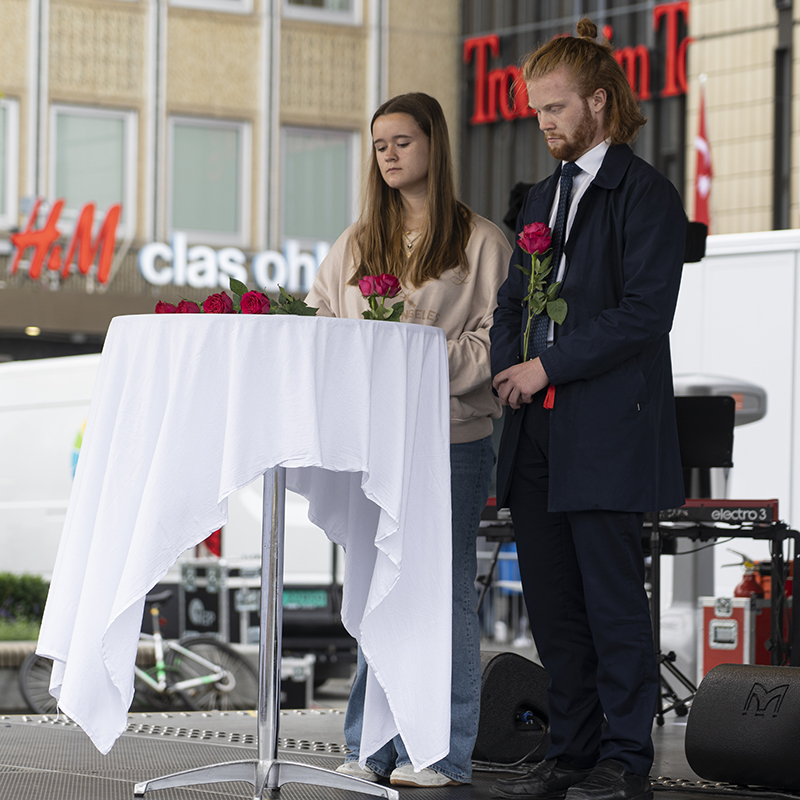 To representanter fra AUF minnet de drepte