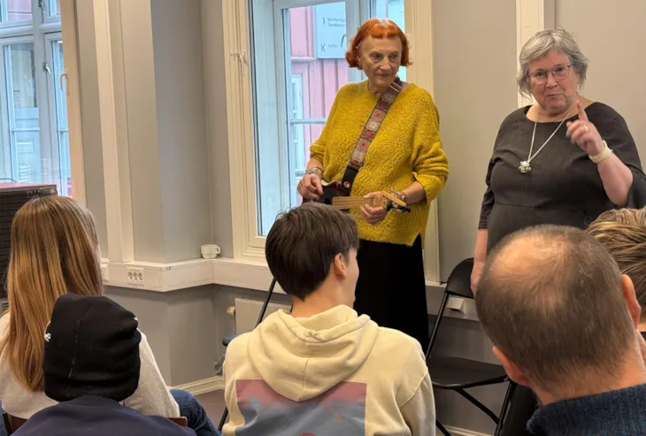 En musiker og en forfatter forteller eventyr