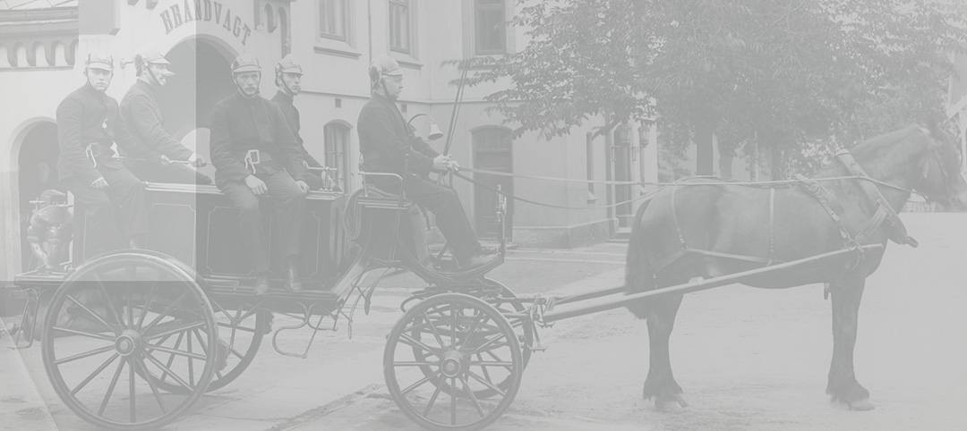 En brannvogn som dras av hest