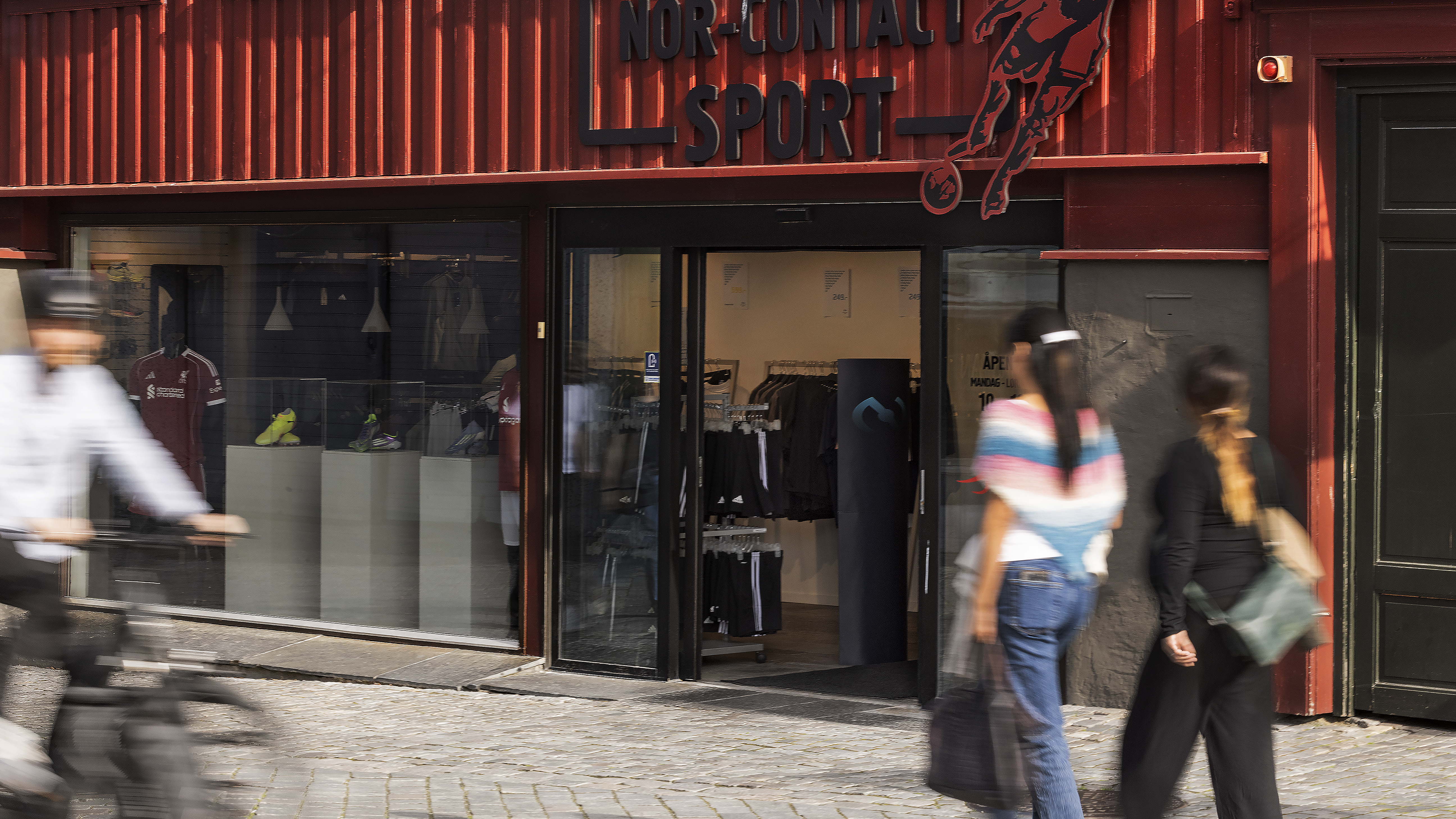 Inngang til butikk fra gatenivå