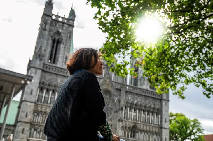 Chin-Yu Lee foran Nidarosdomen.