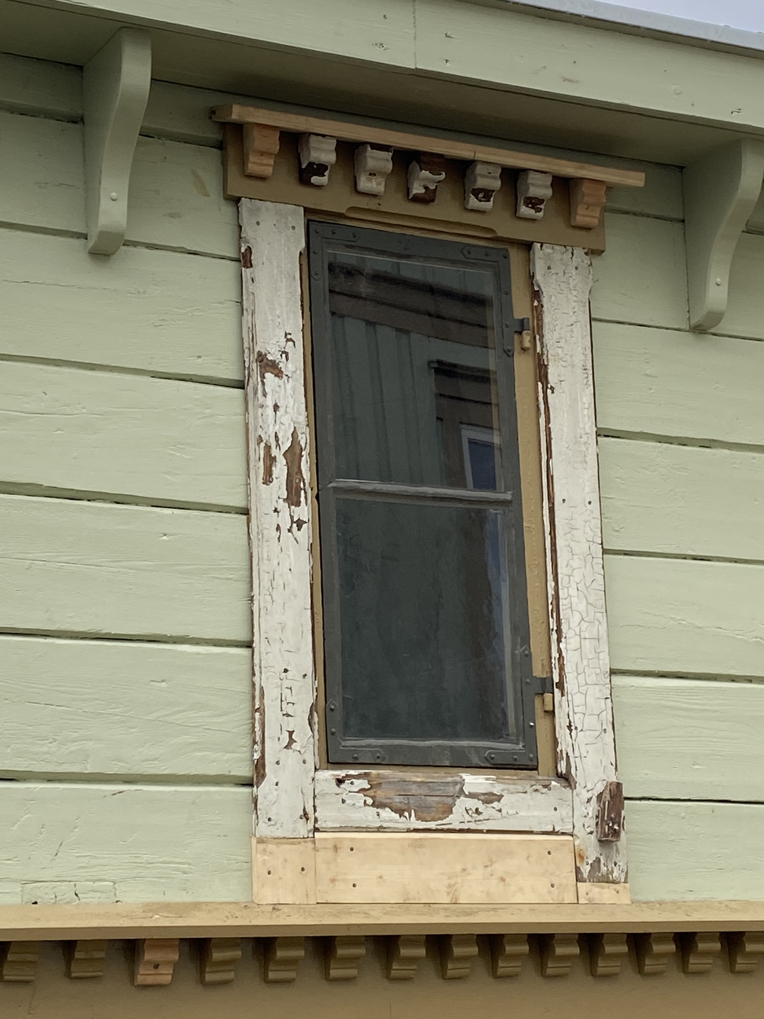 Vinduer med detaljerte lister