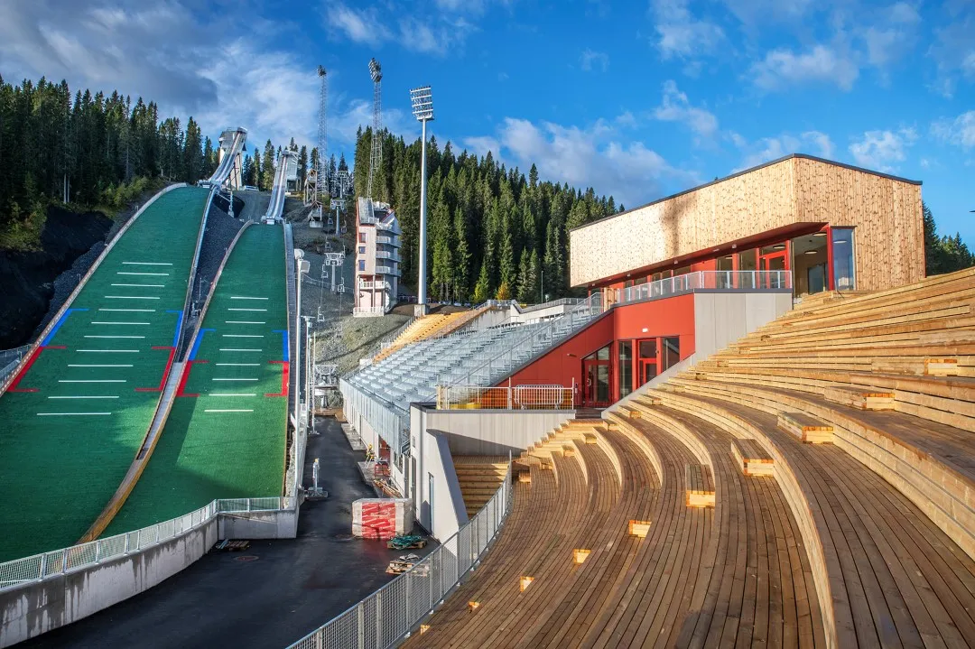 De nye hoppbakkene, arenabygget og tribuneanlegget i Granåsen