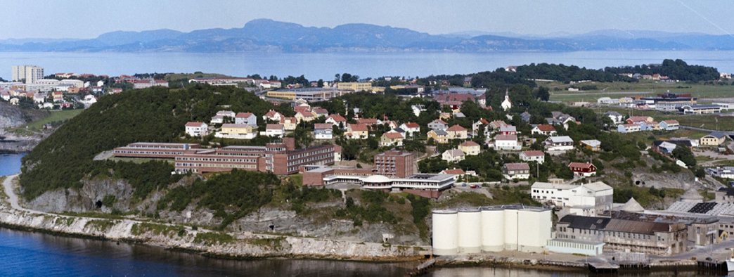 Skr&aring;foto ovenfra som viser anlegget  som utgjrde det maritime skolesenter