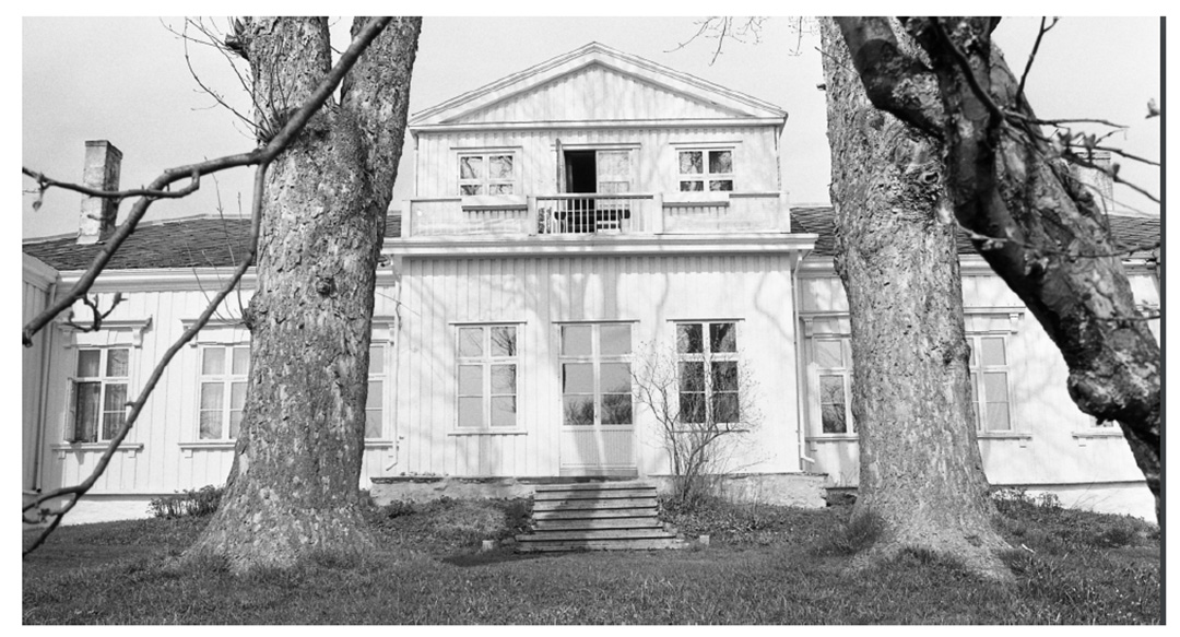 Hovedbygningen p&aring; Devle g&aring;rd