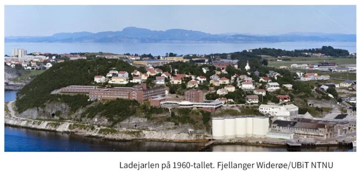 Skråfoto ovenfra som viser anlegget som utgjrde det maritime skolesenter