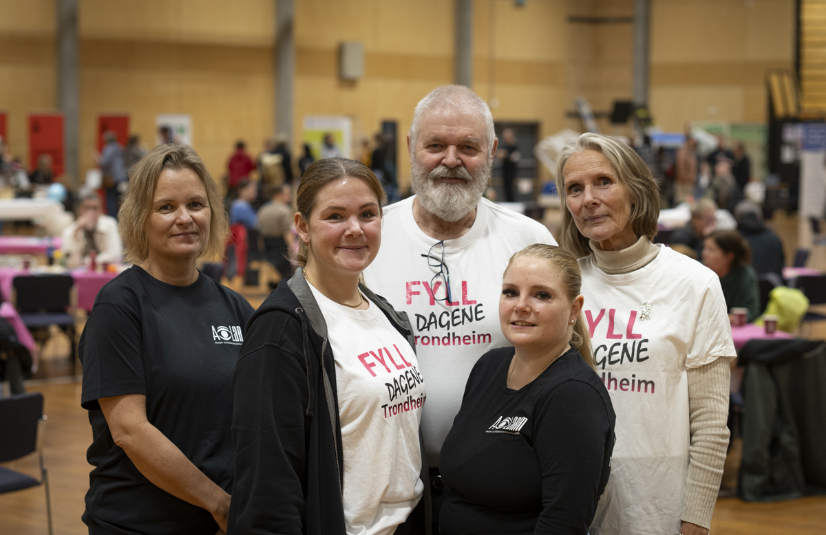 Fra Fyll dagene i 2025. en gruppe med representanter fra kommunen og A-larmfFem personer E