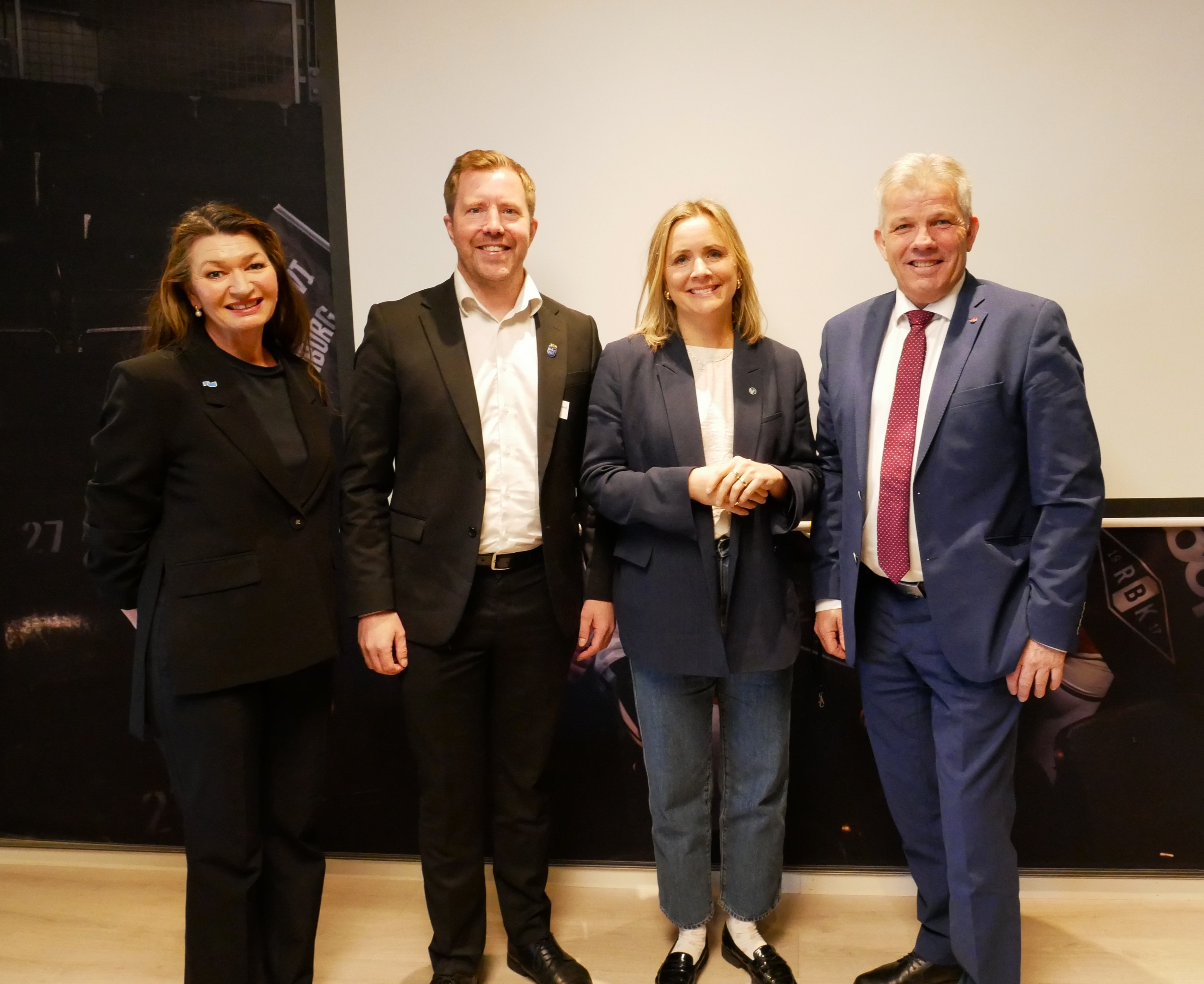 Fra venstre: Byråd for miljø, næring og samferdsel i Trondheim Merethe Baustad Ranum, ordfører Tormod W. Losnedal fra Stavanger, Oslos byråd for miljø og samferdsel Marit Vea og kommunal- og distriktsminister Bjørnar Skjæran.