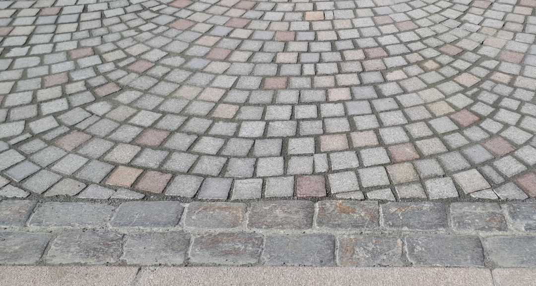 N&aelig;rbilde av brostein