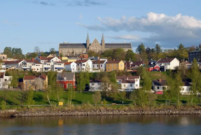 Illustrasjonsbilde av deler av campus på Gløshaugen og bebyggelse i Trondheim.