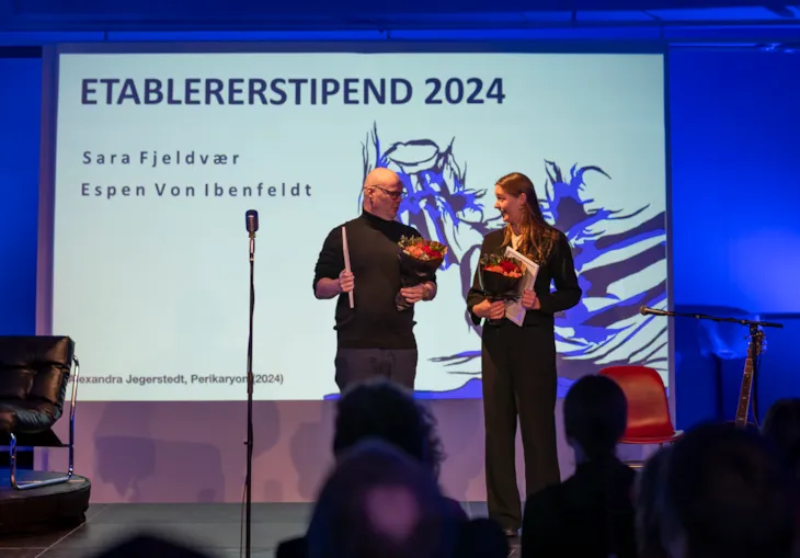 Espen Lauritz Von Ibenfeldt til venstre og Sara Fjedvær til høyre. Fotografert på scenen.