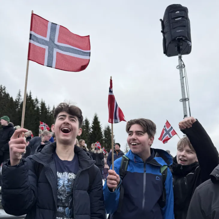 Skoleelever heier på Team Pølsa