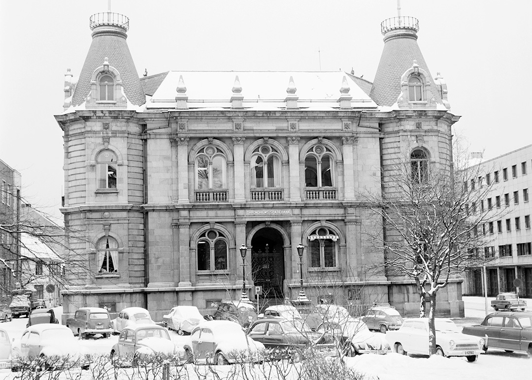 den gamle sparebanken i stein