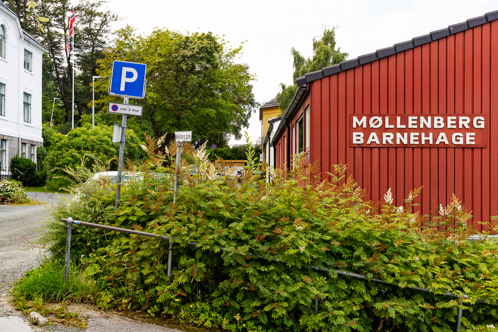 Bilde av fasaden til M&oslash;llenberg barnehage.