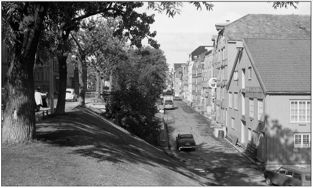 Foto av vollen ned mot bryggene