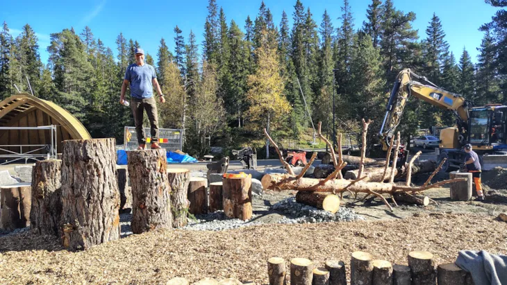 Rune Storli tester trestubbe i naturleken