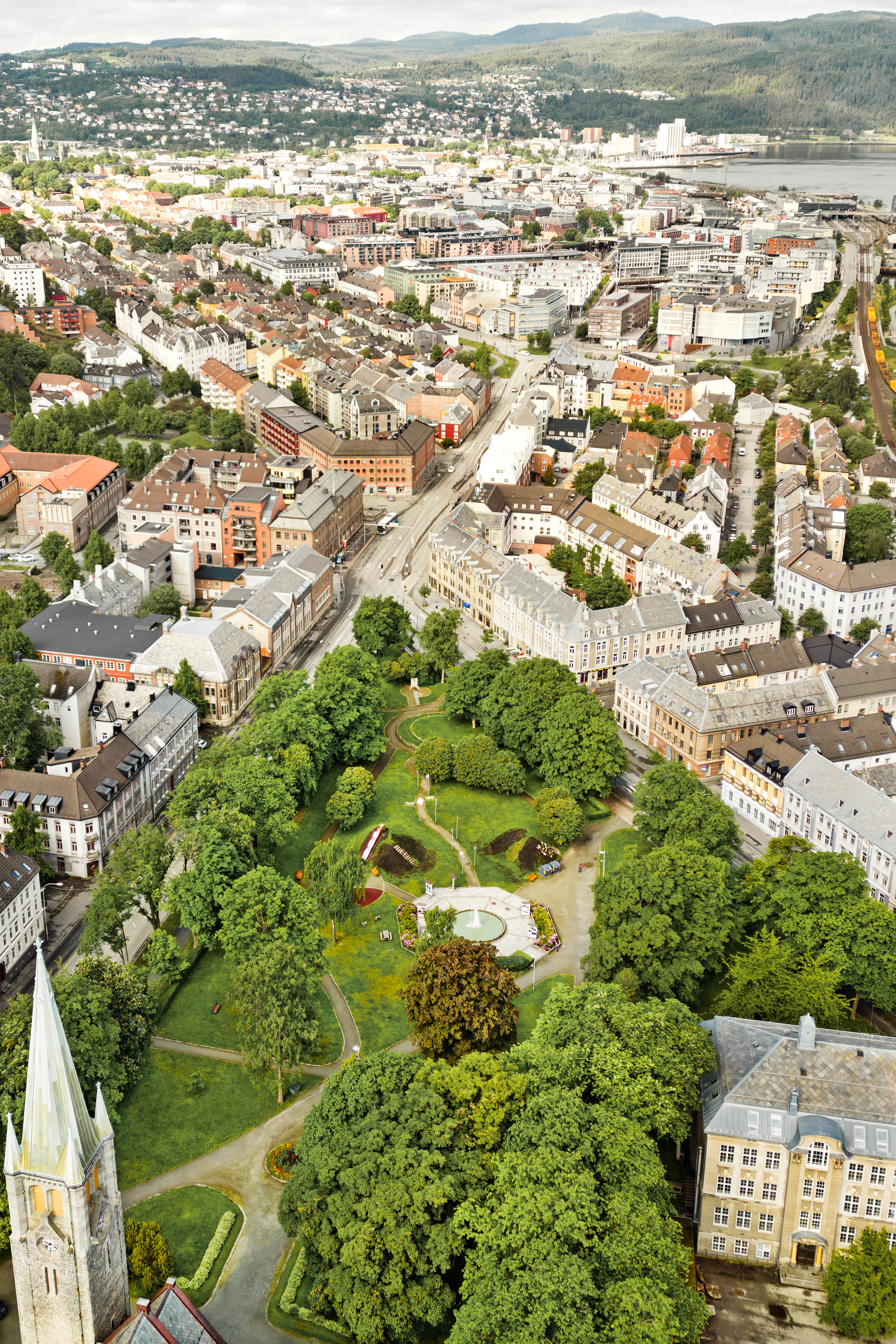 Dronebilde av Lademoen med Lademoen park
