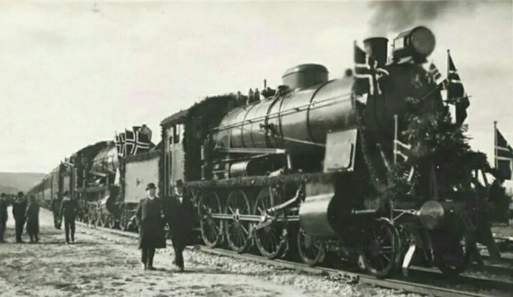 Bilde av åpningstoget på Dovrebanen i 1921
