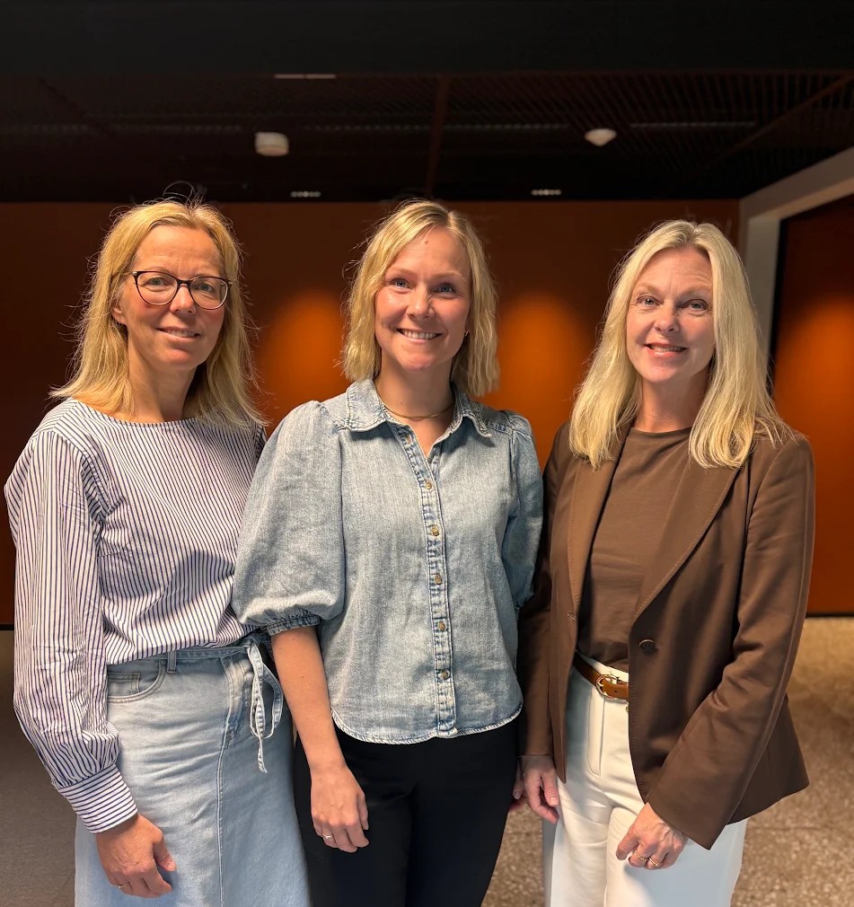 kommunalsjef Siri Ekle Skaanes, prosjektleder Kari Jyssum og kommunaldirekt&oslash;r for helse og omsorg Trude Wikdahl da resultatene av prosjektet ble presentert for styringsgruppa i Program for b&aelig;rekraftige helse og velferdstjenester.  
