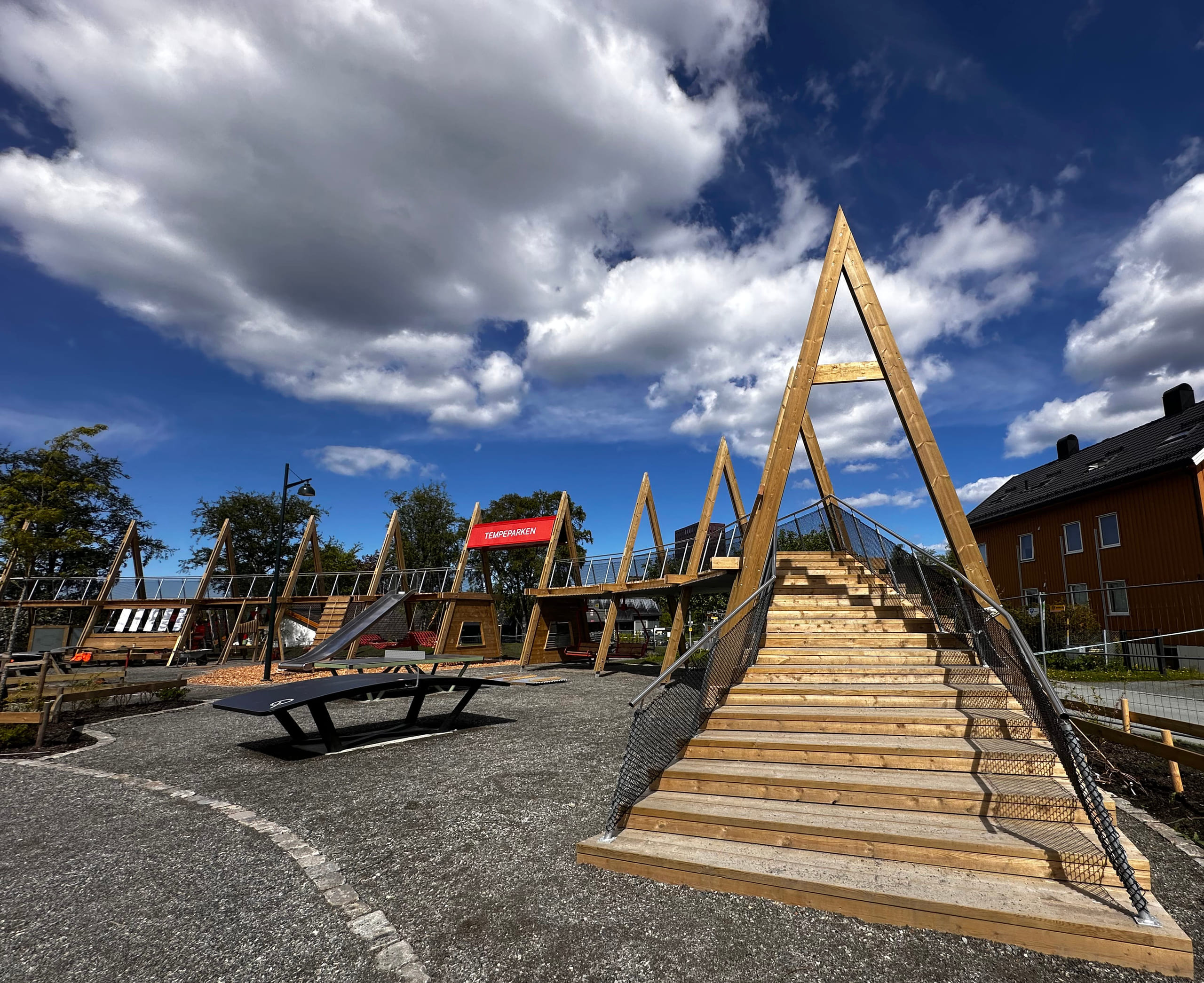 Trekonstruksjon i to etasjer