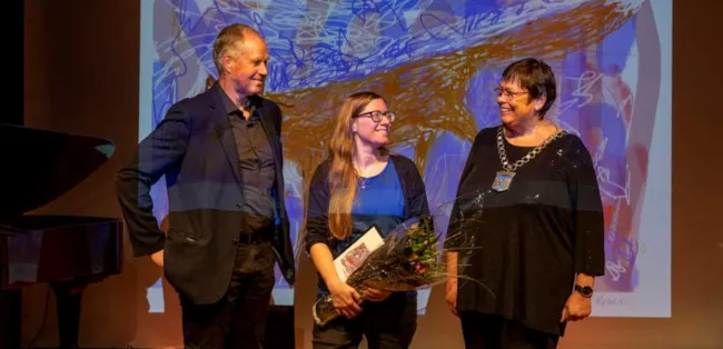 Foto Kultur- og idrettsdirektør Ola By Rise, Trondheims nye bykunstner, filmskaper Ida Hansen Eldøen, og ordfører Rita Ottervik.