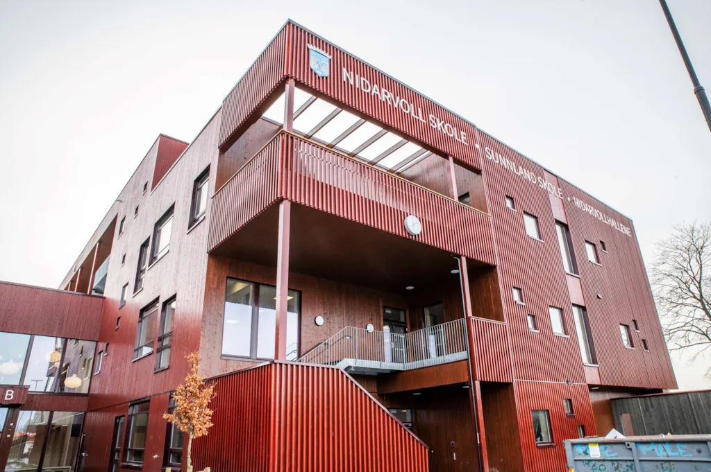 Den nye bygningen til Nidarvoll og Sunnland skoler.