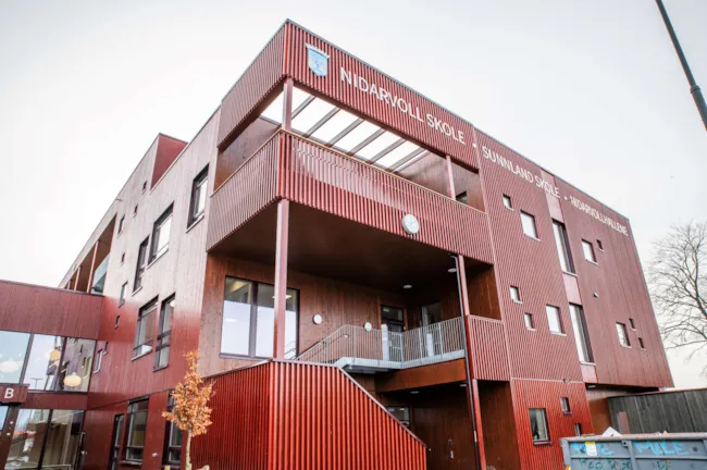 Den nye bygningen til Nidarvoll og Sunnland skoler.