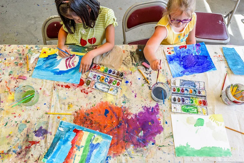 Barn som maler