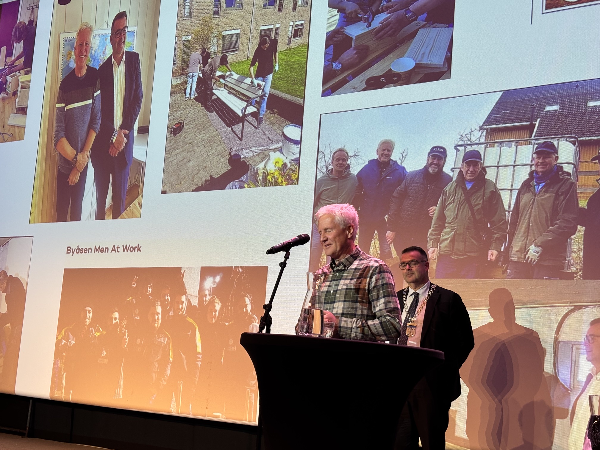 Fra mangfoldskonferansen der prisvinner holder takketale