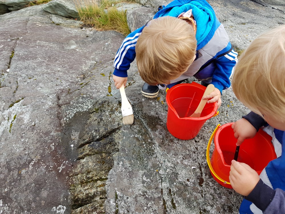 Male med vann i fj&aelig;ra
