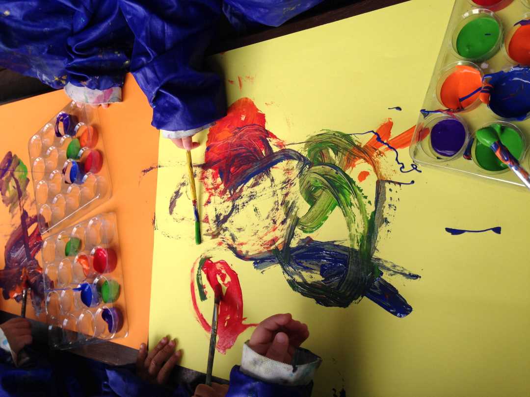 Barn som maler