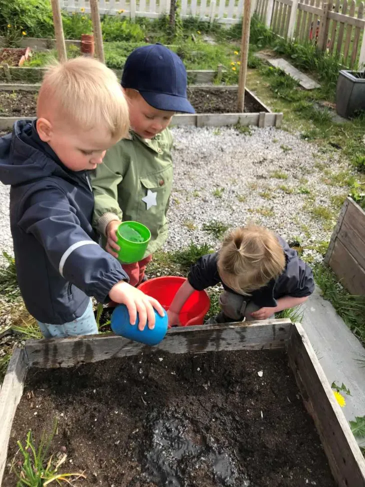 God hjelp til vanning i kjøkkenhagen