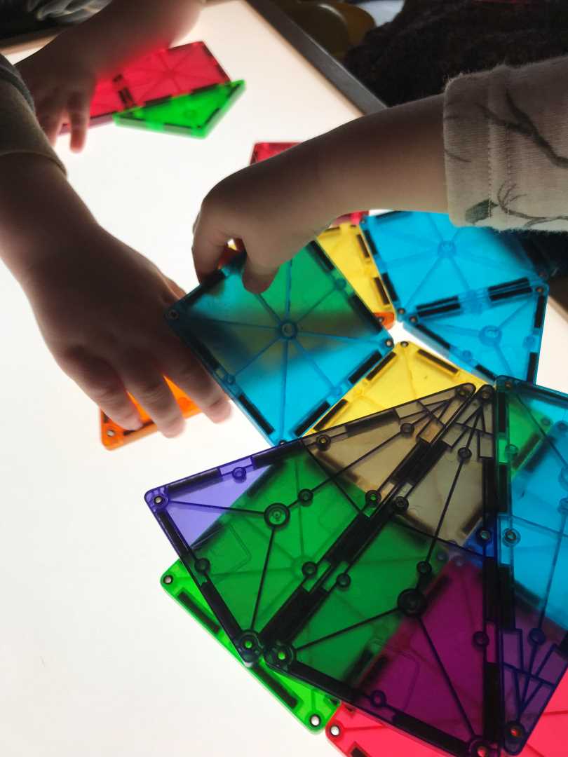 Magneter p&aring; lysbord