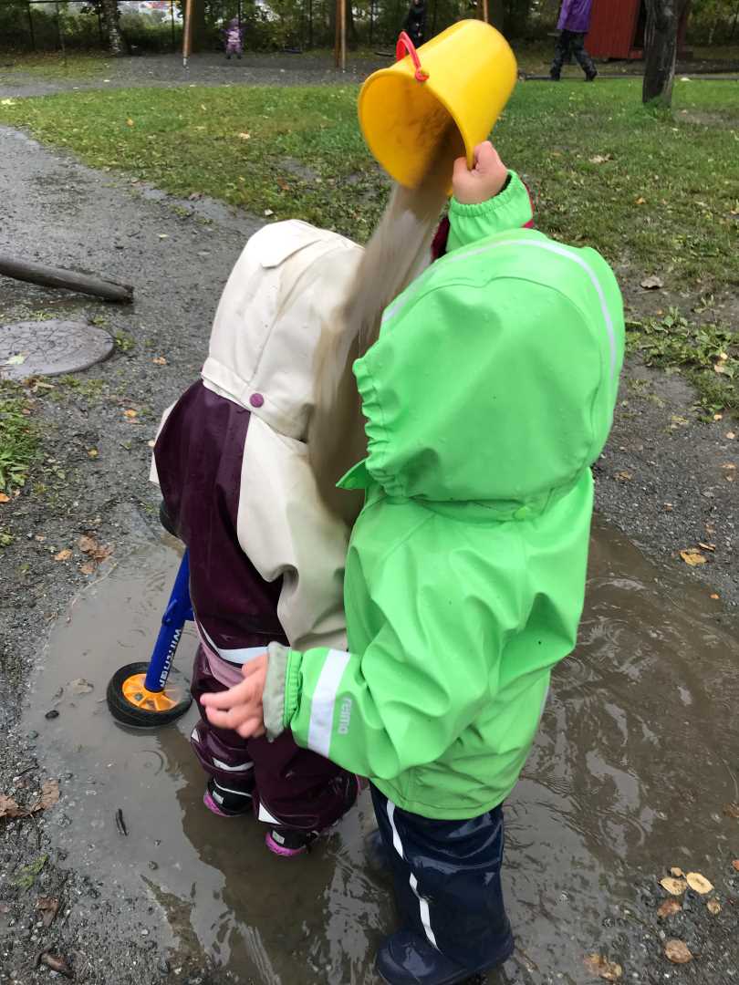 Vannlek i s&oslash;ledammen