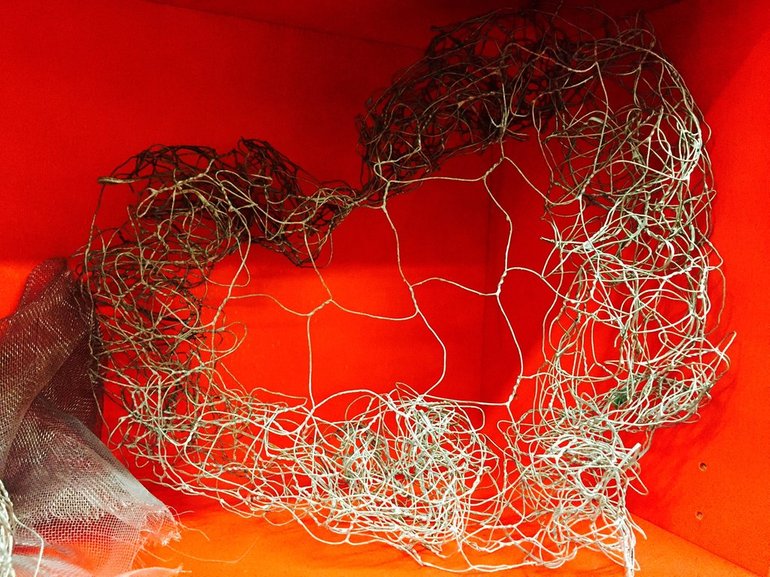 Hjerte laget av h&oslash;nsenetting