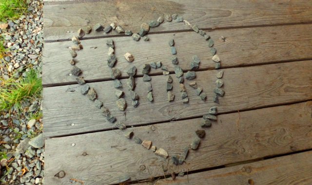 Steinhjerte laget av ungdom