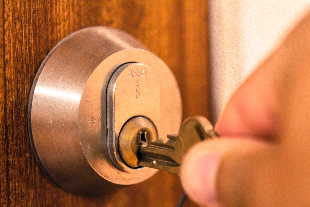 nøkkelhull med nøkkel