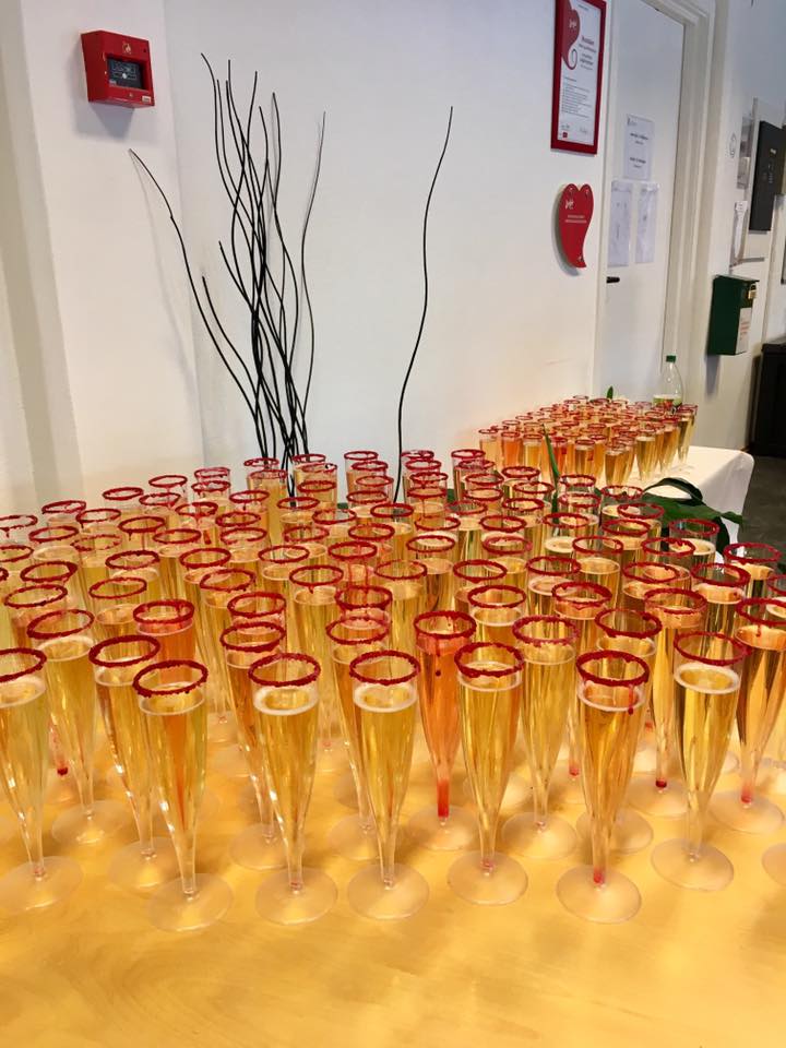 Mozell i fin stettglass til sommerfesten