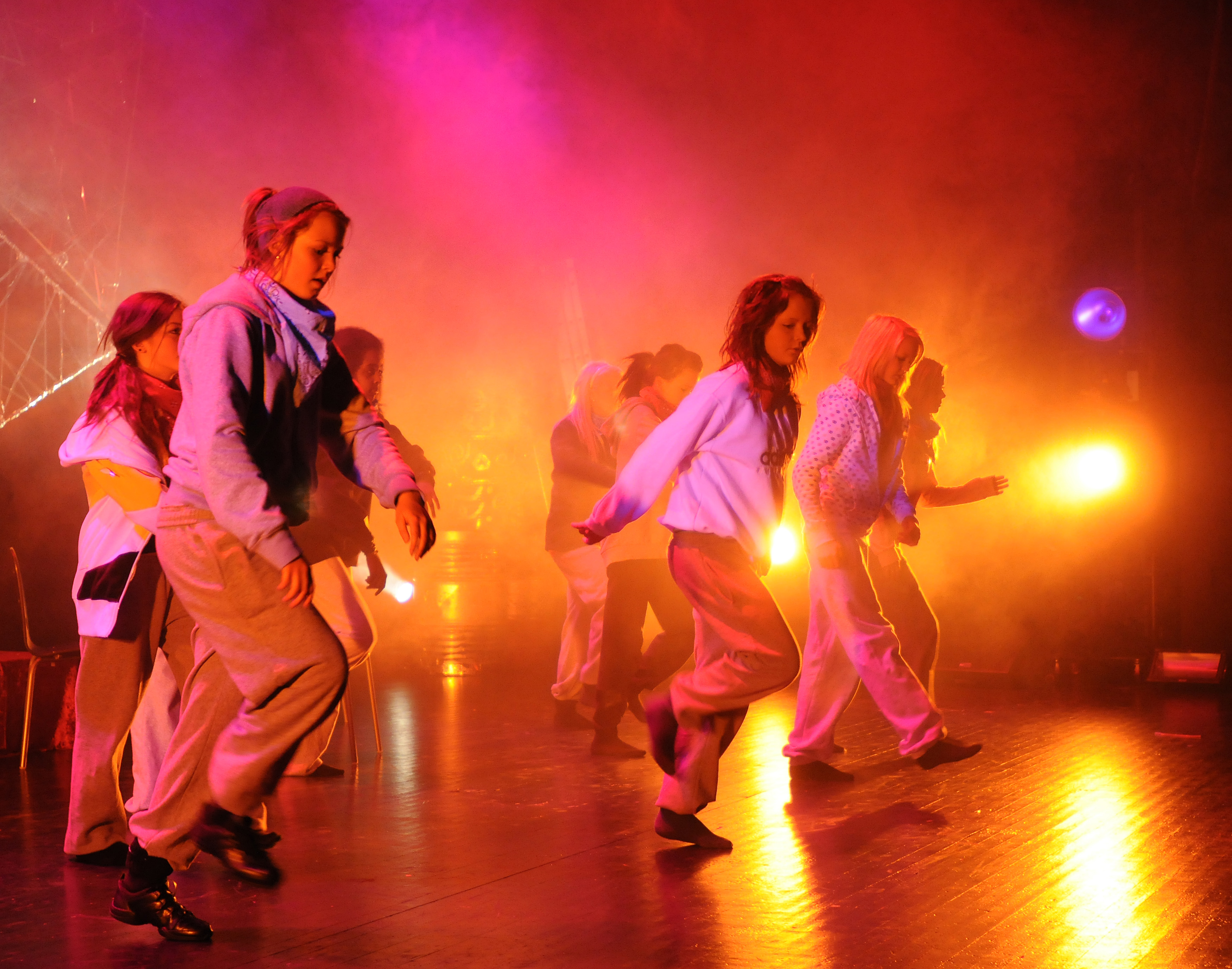 Ungdommer som danser