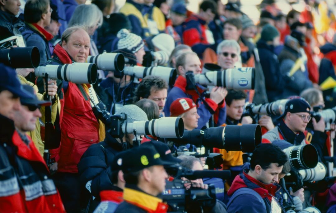 Mange fotografer med store linser