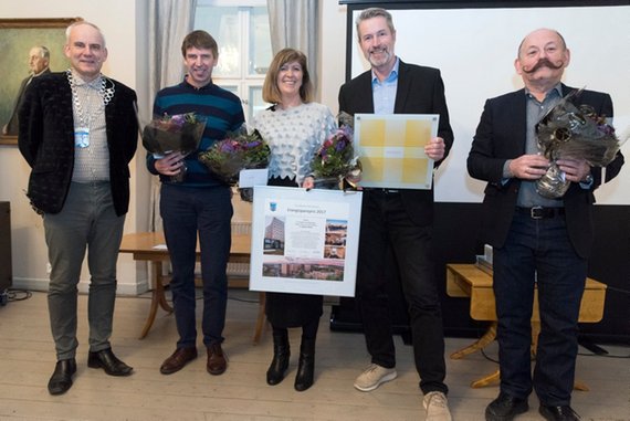 EN MUNTER GJENG: Varaordfører Ola Lund Renolen, Thore Larsen, Lisbeth Glørstad Aspås, Lars Meland og Jan Håkon Bekkavik. En munter gjeng