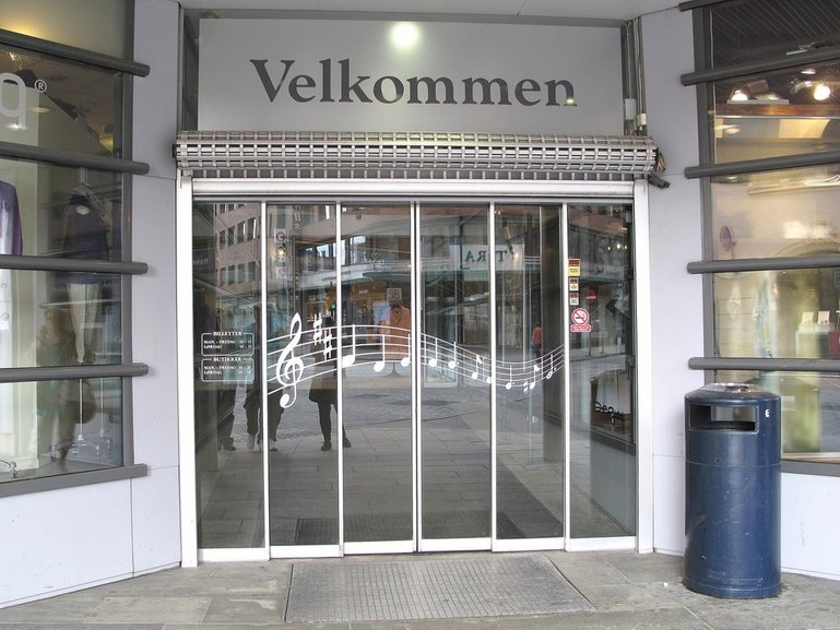 Merking av glassfelt.