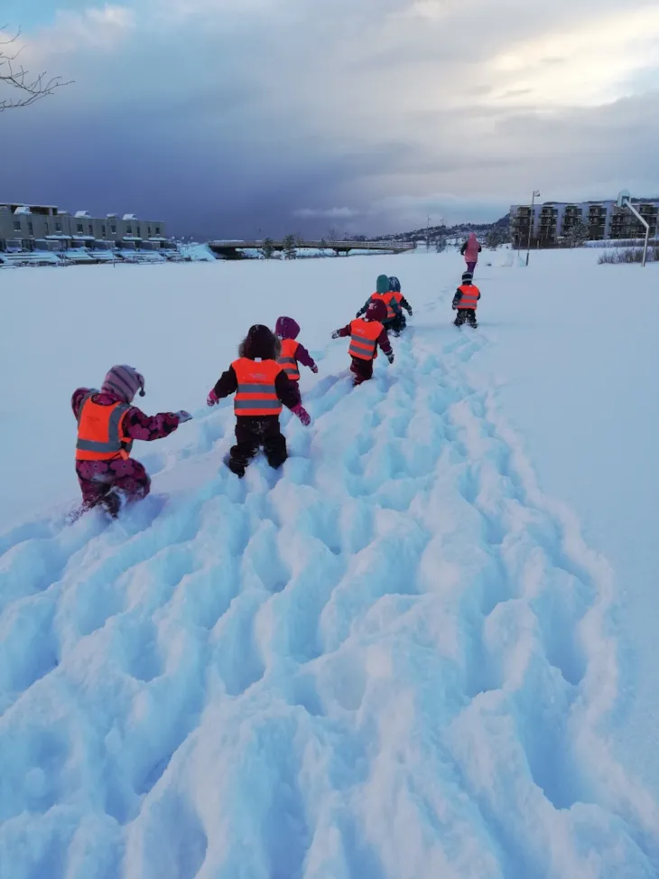 Lek i snøen